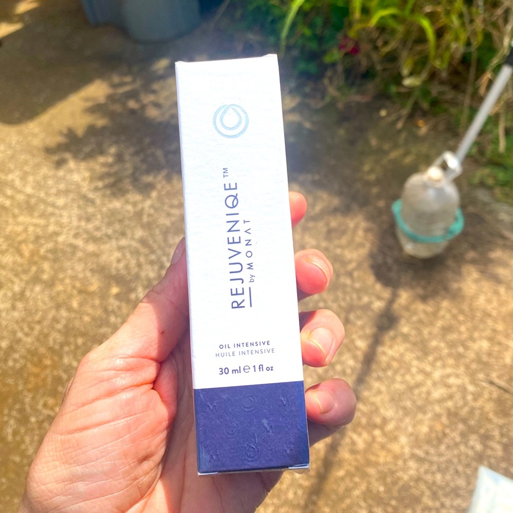 Monat rejuveniqe oil brand new
